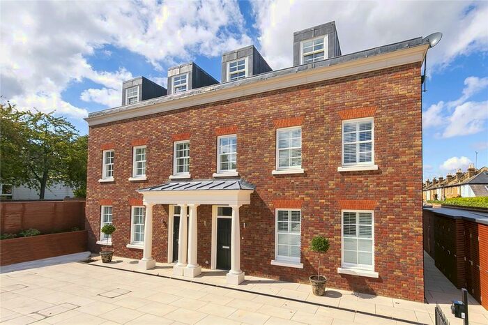 5 Bedroom Semi-Detached House To Rent In Kings Road, Richmond, TW10