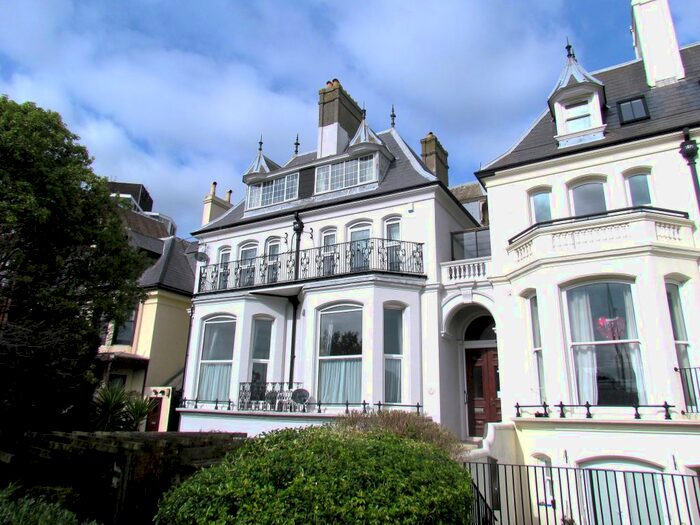 3 Bedroom Flat To Rent In South Parade, Southsea, PO5