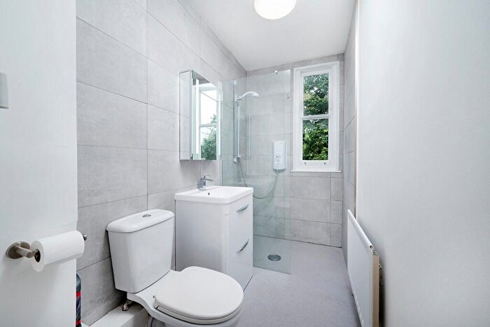 1 Bedroom Flat To Rent In Hadley Ridge, Barnet, North London, EN5
