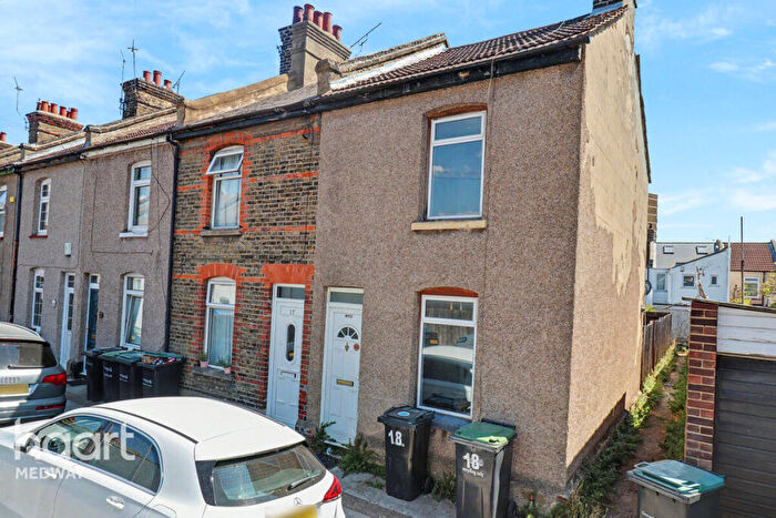 2 Bedroom End Of Terrace House For Sale In Hartfield Place, Gravesend, DA11