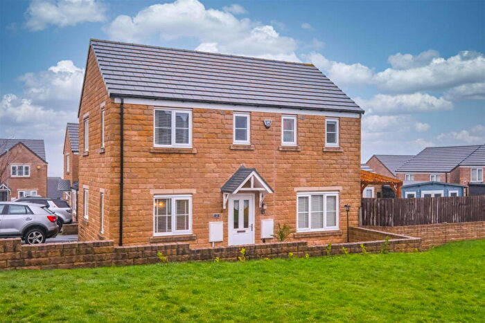 3 Bedroom Detached House For Sale In Weatherhill Rise, Huddersfield, HD3