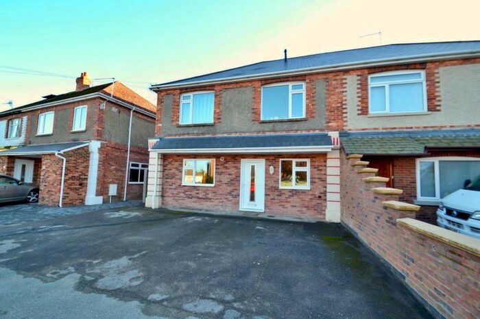 3 Bedroom Flat To Rent In Oakdale, BH15