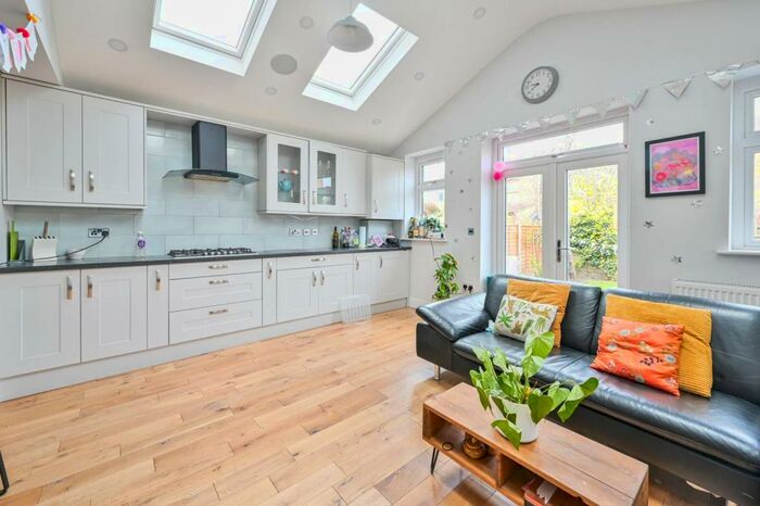 6 Bedroom Terraced House To Rent In Jewel Road, Walthamstow, London, E17