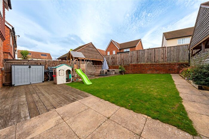 3 Bedroom Detached House For Sale In Parsonage Close, Hermitage Park, Maidstone, ME16