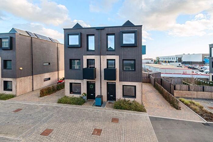 4 Bedroom Semi-Detached House To Rent In Lockhart Way, Northstowe, CB24