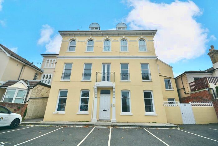 3 Bedroom Flat To Rent In Dorchester Road, Weymouth, DT4