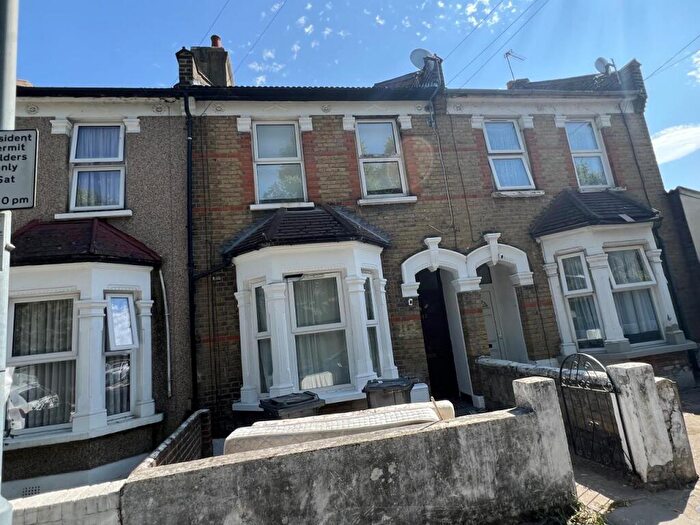 2 Bedroom Flat To Rent In Stanley Road, IG1