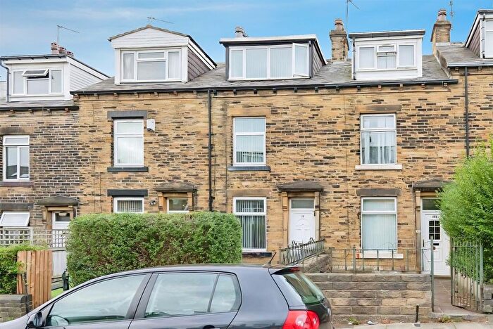 3 Bedroom Terraced House For Sale In Marsh Street, Bradford, BD5