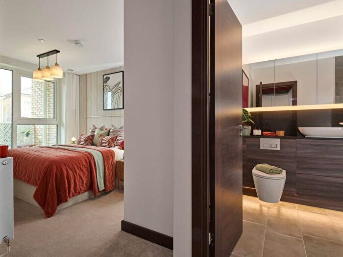 2 Bedroom Flat For Sale In Caxton Square, Wood Green, N22