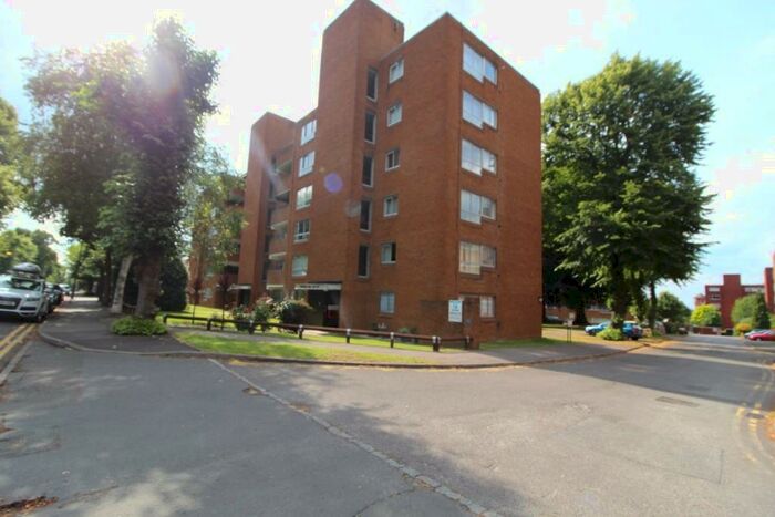 1 Bedroom Flat To Rent In Homefield Park, Sutton, Surrey, SM1