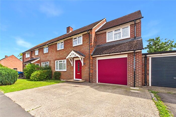 3 Bedroom Semi Detached House For Sale In Franklin Avenue, Tadley, Hampshire, RG26