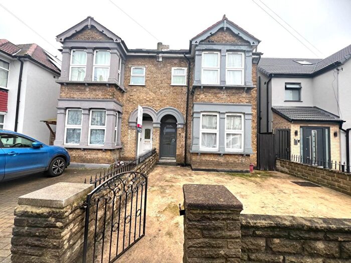 6 Bedroom Semi Detached House To Rent In Whitton Road, Hounslow, TW3