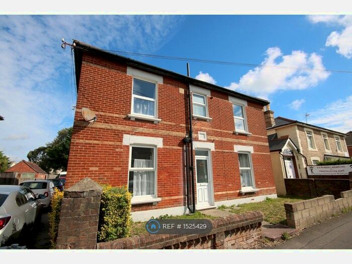 6 Bedroom Detached House To Rent In Wycliffe Road, Bournemouth, BH9