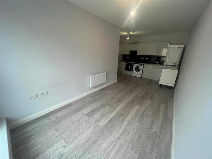 2 Bedroom Flat To Rent In Station Street, Burton-On-Trent, DE14