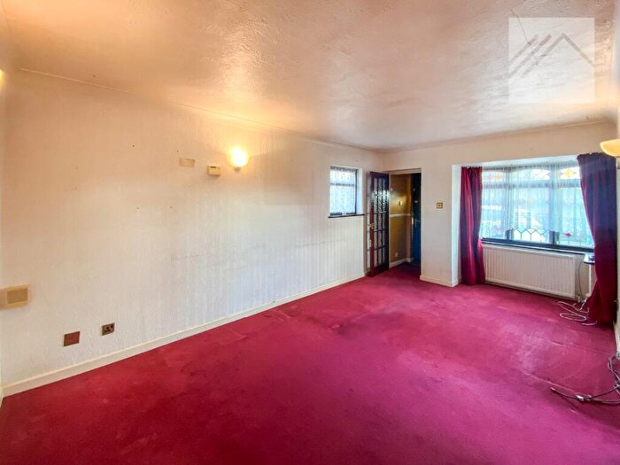 2 Bedroom Bungalow For Sale In Waarem Avenue, Canvey Island, SS8