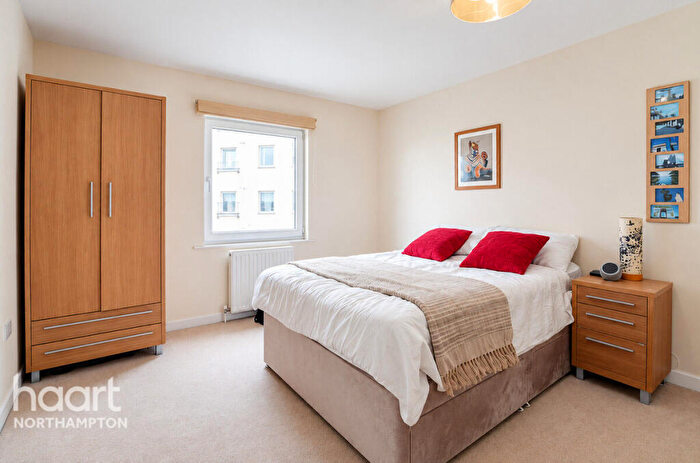 1 Bedroom Flat For Sale In Woolmonger Street, Northampton, NN1