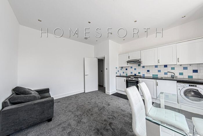 3 Bedroom Flat To Rent In Greenhill Road, Harlesden, NW10
