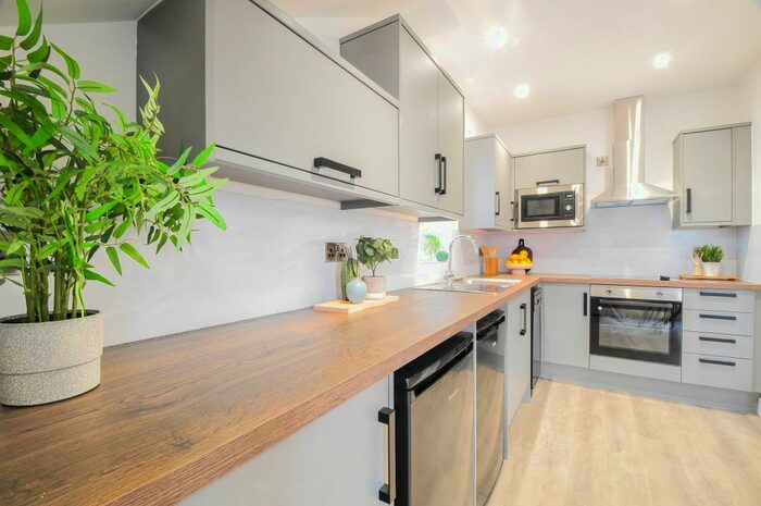 3 Bedroom Flat To Rent In Mitford Road, Manchester, M14
