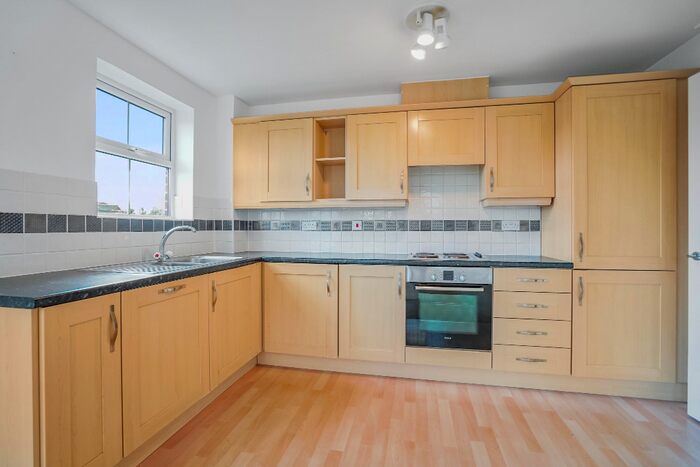 2 Bedroom Flat To Rent In Tobermory Close, Slough, Berkshire, SL3