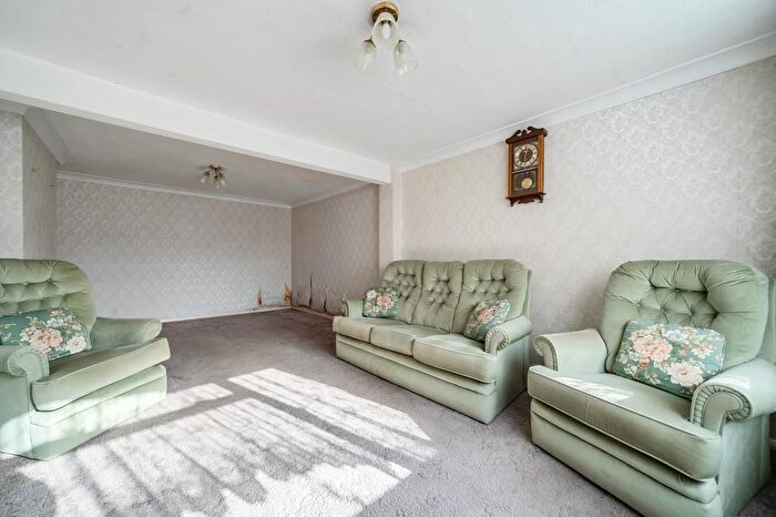 3 Bedroom Semi-Detached House For Sale In Windlesham, Surrey, GU20