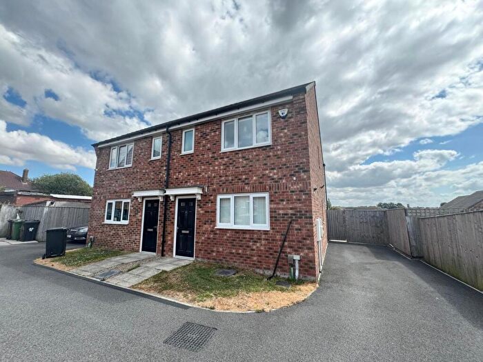3 Bedroom Semi-Detached House To Rent In Blencarn View, Leeds, West Yorkshire, LS14
