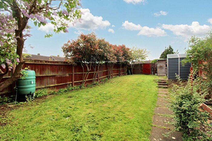 3 Bedroom Terraced House For Sale In Broadwater Crescent, Stevenage, SG2