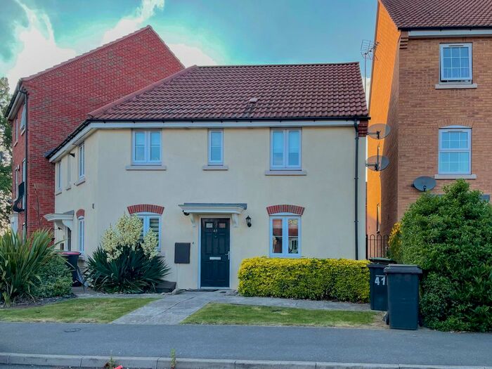 2 Bedroom Maisonette To Rent In Wharton Crescent, Beeston, Nottingham, NG9