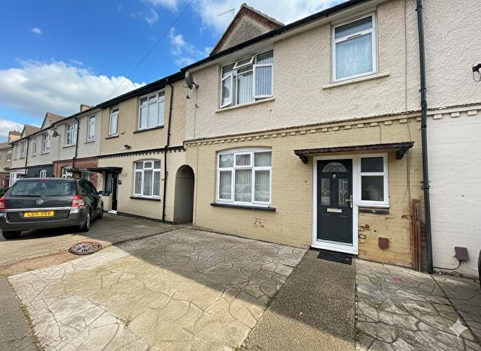 3 Bedroom Terraced House For Sale In Brooms Road, Luton, Bedfordshire, LU2