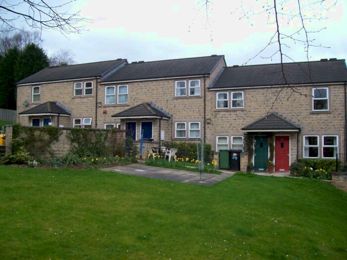 2 Bedroom Flat To Rent In Nunthorpe Road, Leeds, West Yorkshire, LS13