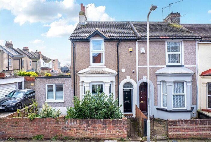 2 Bedroom End Of Terrace House For Sale In Park Avenue, Northfleet, Kent, DA11