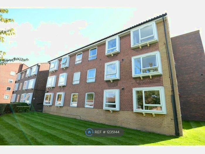 2 Bedroom Flat To Rent In Stephenson Court, Cheam, Sutton SM2