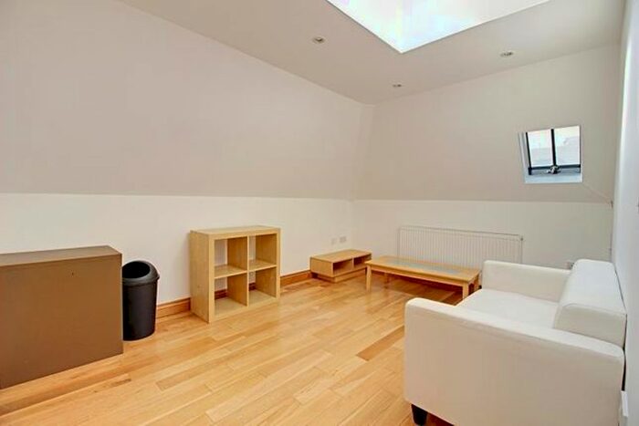 1 Bedroom Flat To Rent In Ossulton Way, London, N2