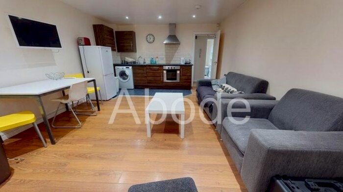 3 Bedroom Flat To Rent In - Moorland Avenue, Leeds, West Yorkshire, LS6