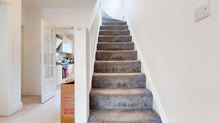 4 Bedroom Semi-Detached House To Rent In Richmond Gardens, London, NW4