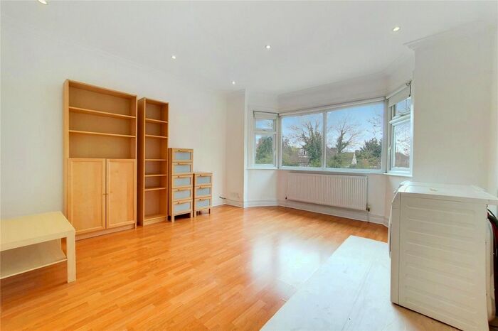 2 Bedroom Flat To Rent In Finchley Road, Golders Green, London, NW11