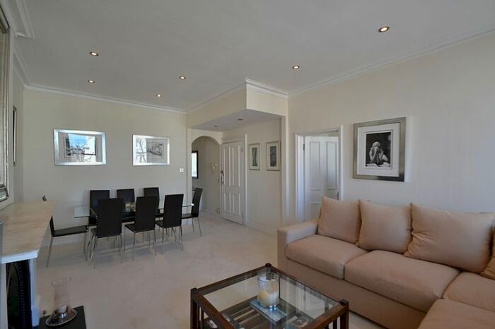 2 Bedroom Flat To Rent In Queen's Gate, South Kensington, London, SW7