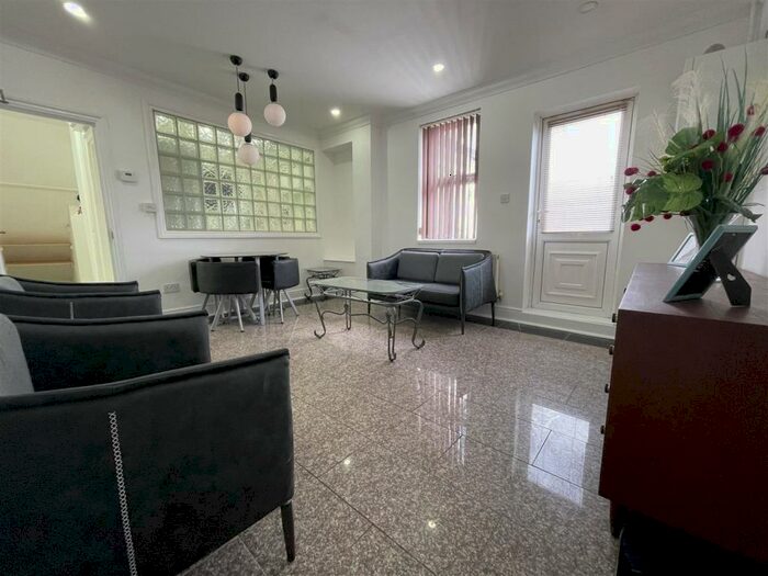 1 Bedroom Flat To Rent In Ninian Road, Cardiff, CF23