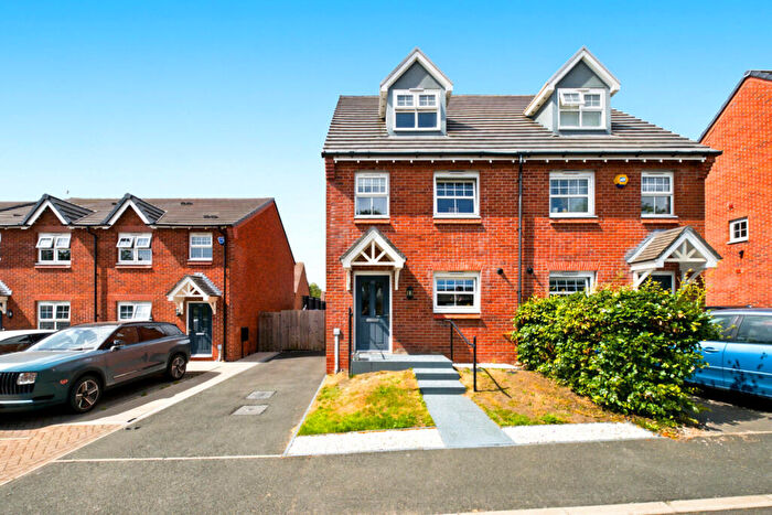 3 Bedroom Terraced House For Sale In Clarendon Road, Hyde, SK14