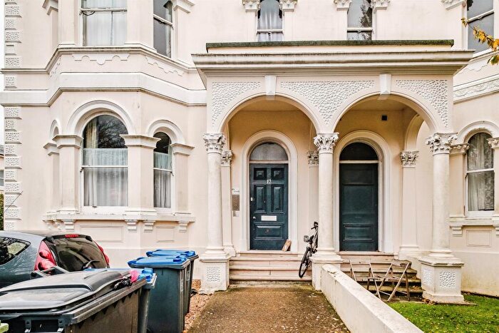 1 Bedroom Apartment For Sale In Farncombe Road, Worthing, BN11
