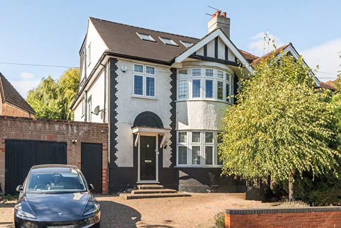 6 Bedroom Semi-Detached House For Sale In West Hill Way, London, N20