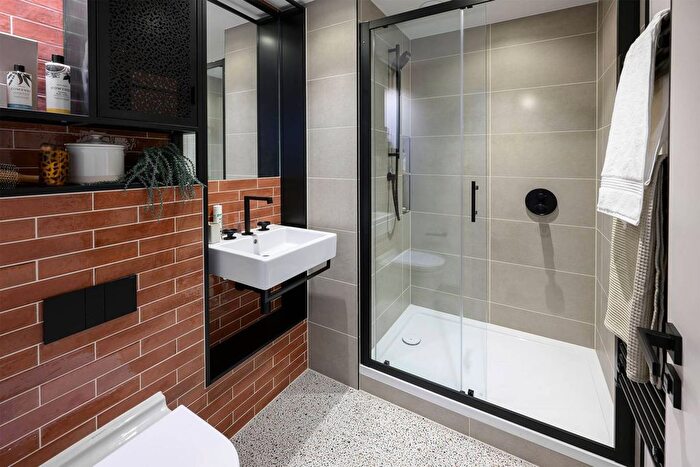 1 Bedroom Flat For Sale In Poplar Riverside, Poplar, E14