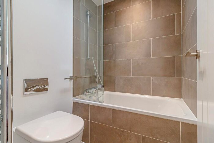 2 Bedroom Detached House To Rent In Pantile Road, Weybridge, KT13