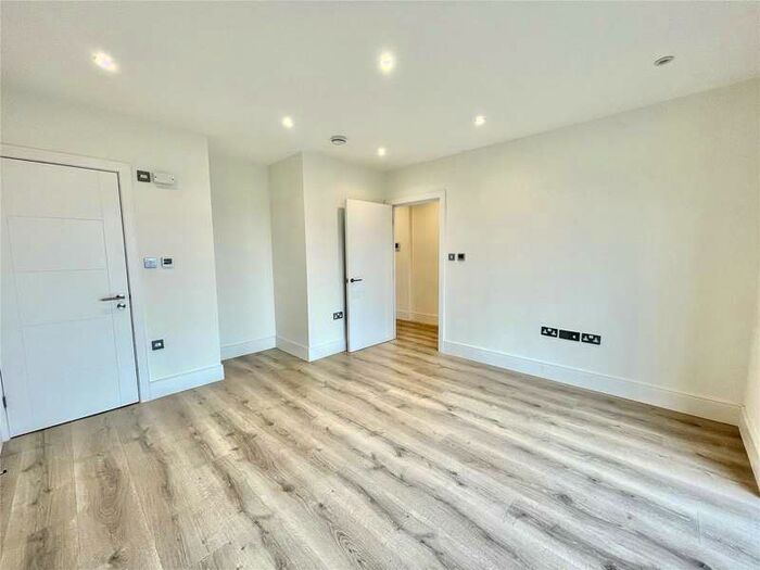 2 Bedroom Property For Sale In Brownlow Road, Bounds Green, London N11