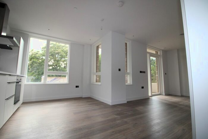 2 Bedroom Flat To Rent In Merrion Avenue, Stanmore, HA7