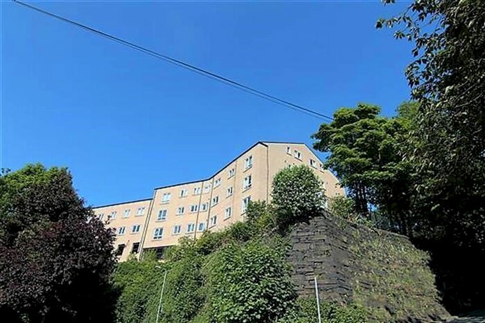 2 Bedroom Flat To Rent In Caddyfield Court, Halifax HX3