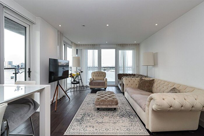 3 Bedroom Flat For Sale In Duke Of Wellington Avenue, Royal Arsenal, SE18