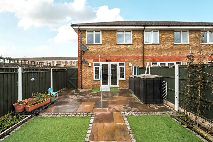 3 Bedroom End Terrace House For Sale In Homefield Road, Walton-On-Thames, KT12