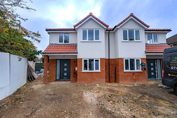 3 Bedroom Property For Sale In Woodmere Avenue, Watford, WD24