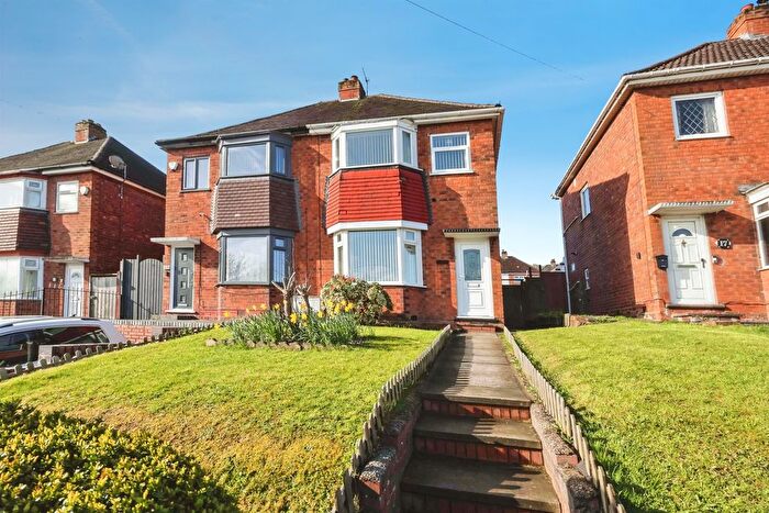3 Bedroom Semi Detached House For Sale In New Birmingham Road, Tividale, Oldbury, B69