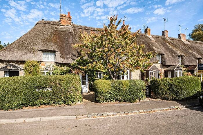 1 Bedroom Cottage For Sale In Longcot Road, Shrivenham, Swindon, SN6